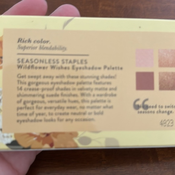 Laura Geller Wildflower Wishes Eyeshadow 14 Multi Finish Eyeshadows - Picture 4 of 9